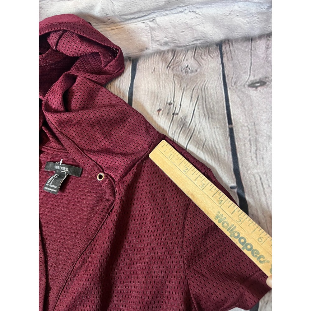 Forever 21 Burgundy Mesh Jersey Crop Top Hoodie Short Sleeve V-Neck Small - Picture 4 of 6